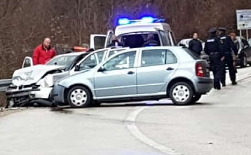 Nova nesreća na bh. cestama: Pet osoba povrijeđeno u sudaru dva vozila