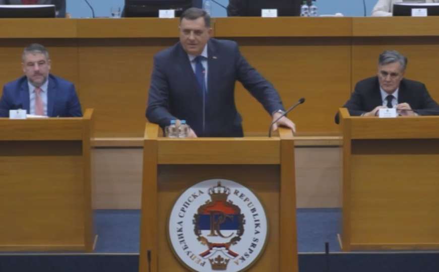 Opozicija u NSRS pištaljkama ometa govor Dodika: Uzvikuju “podvala, podvala”