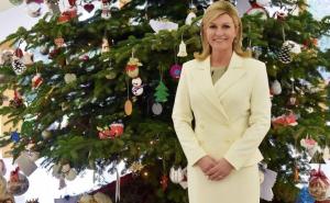 Kolinda čestitala Božić: Mnogi na fotki primijetili detalje zbog kojih joj se smiju