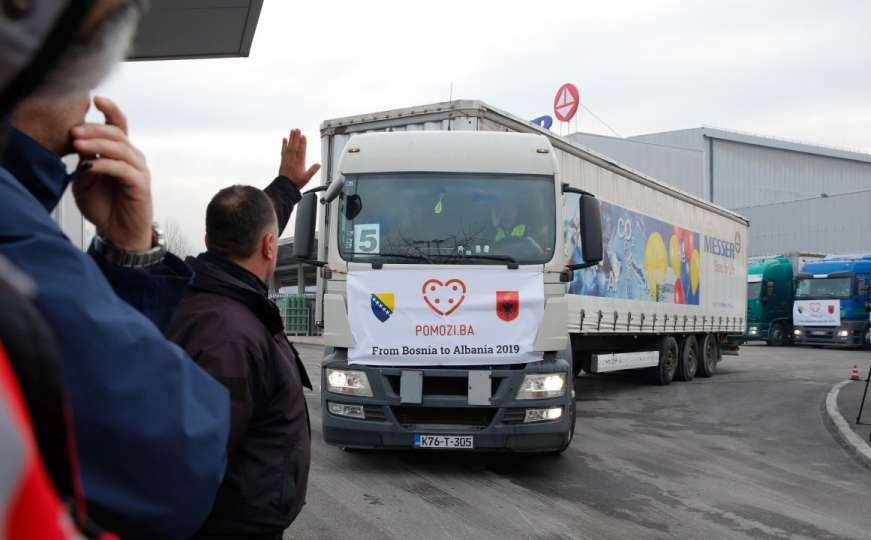 Konvoj pomoći s oko 300 tona robe krenuo iz Sarajeva prema Albaniji