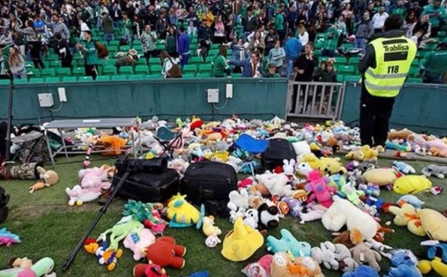 Navijači Betisa imaju veliko srce: Stadion zatrpali igračkama za siromašnu djecu
