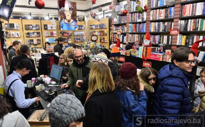 Noć knjige u Buybooku: Uzavrela atmosfera, ljubitelji knjige i popusti do 80 posto