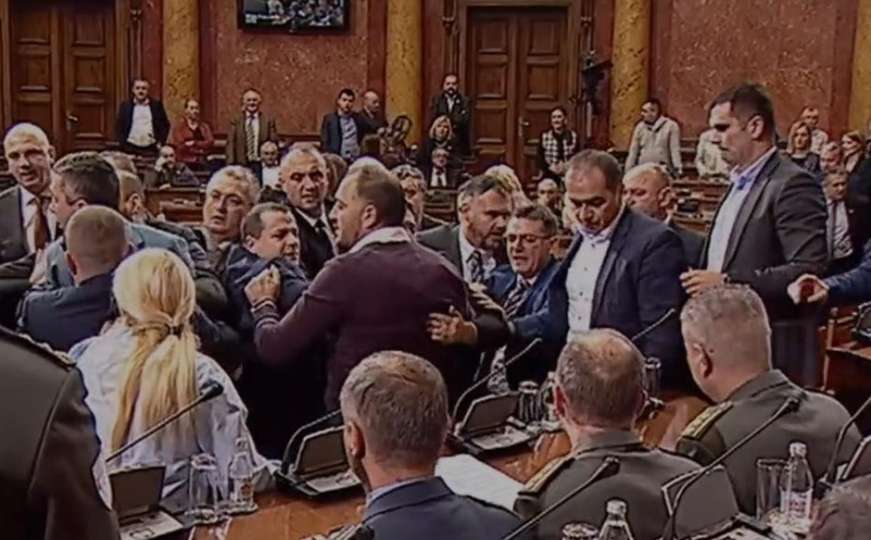 Tučnjava u Skupštini Srbije: Lider Dvera Obradović se tukao sa poslanicima
