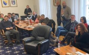 Ministri Četvorke u dobrom raspoloženju pratili rad nove većine u Skupštini KS
