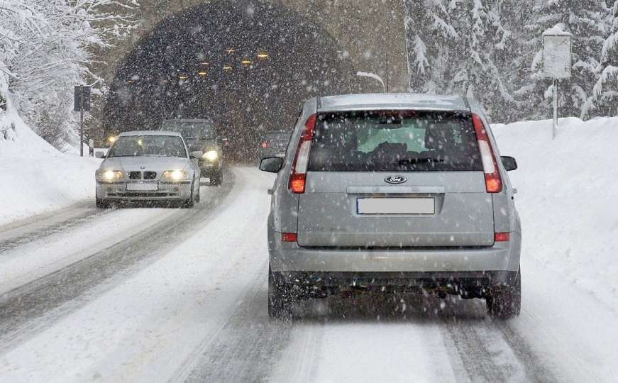 Vozači, oprez: Ugažen snijeg, poledica, radovi i zastoji širom zemlje