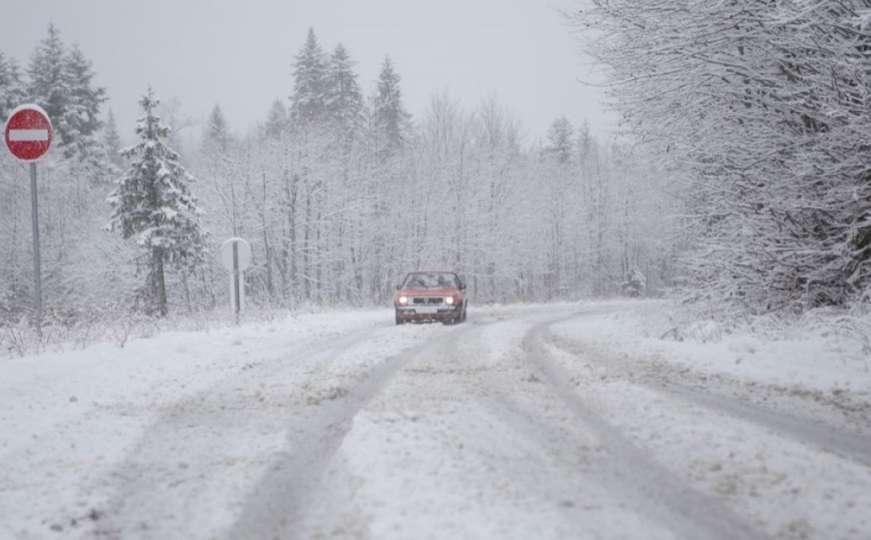 Stanje na putevima u našoj zemlji: Vozači oprez, poledica i niske temperature