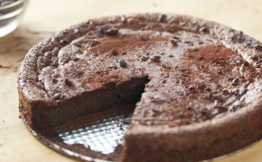 Jednostavna i savršena čokoladna torta