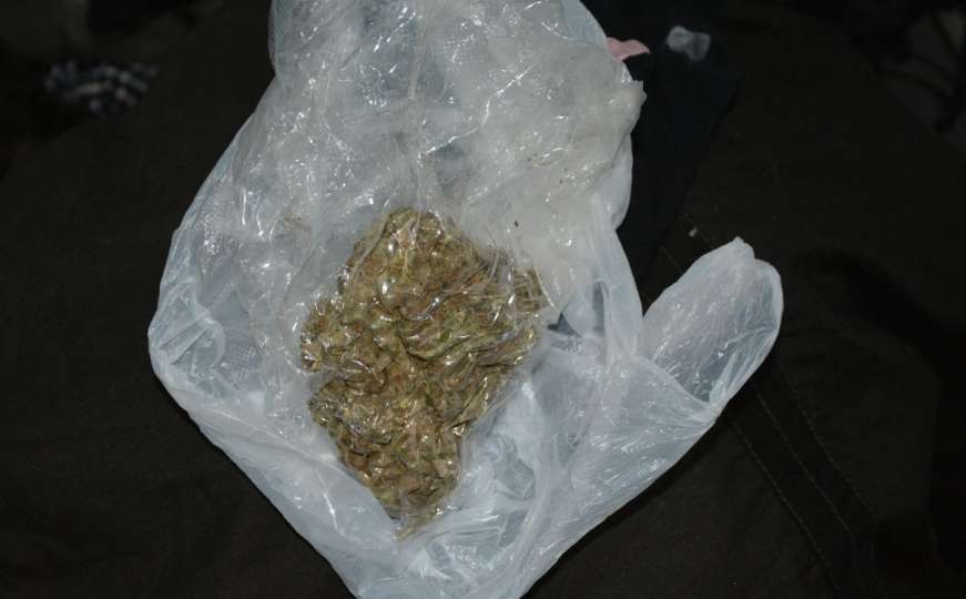Uhapšena jedna osoba: Policija u Bosanskoj Gradišci pronašla marihuanu i kokain