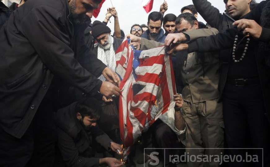 Iranci bijesni zbog ubistva generala, desetine hiljada ljudi protestuje