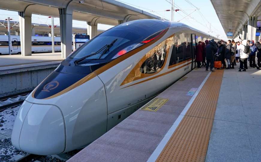 Čudo neviđeno: Krenuo kineski 5G pametni voz koji bez mašinovođe juri 350 km/h