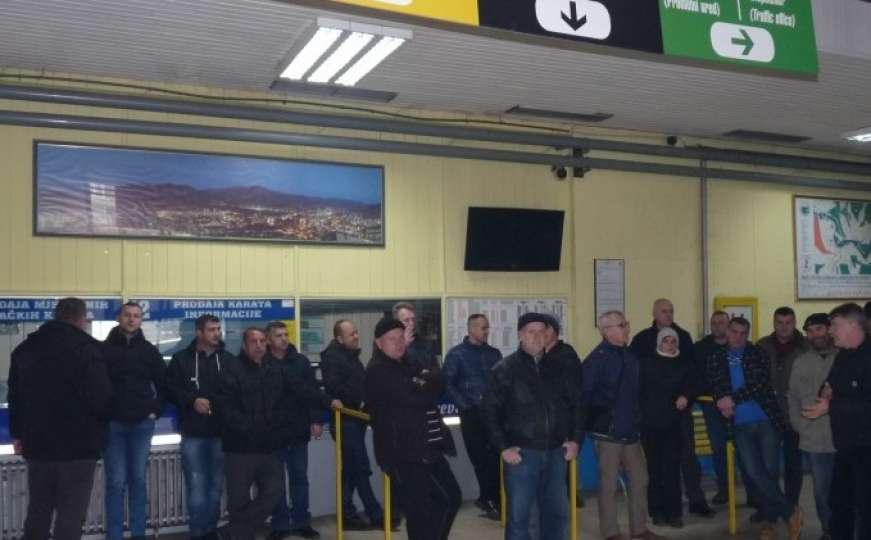 Radnici Zenicatransa: Ako policija krene u deblokadu stanice, nećemo se opirati 