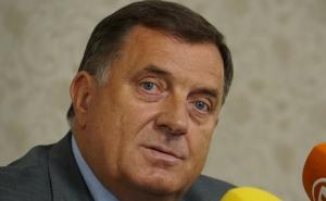 Oglasio se Dodik u vezi dana RS