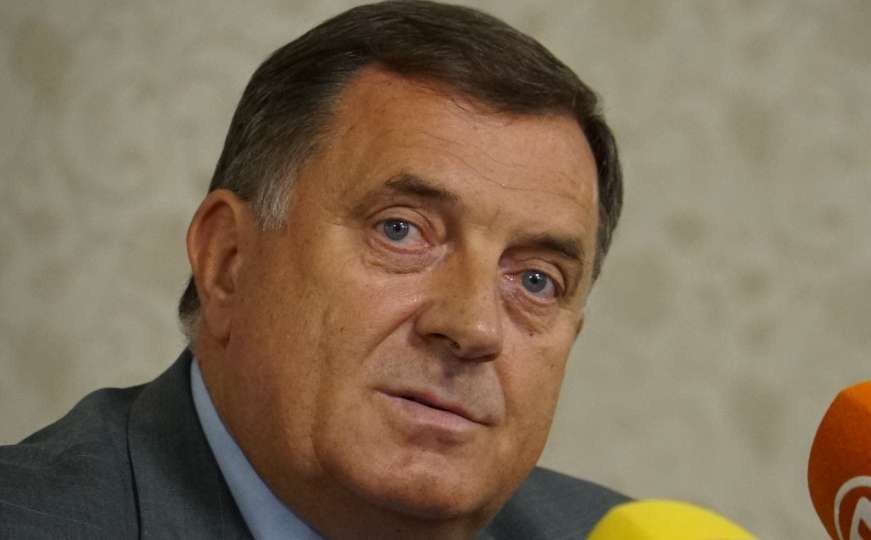 Oglasio se Dodik u vezi dana RS