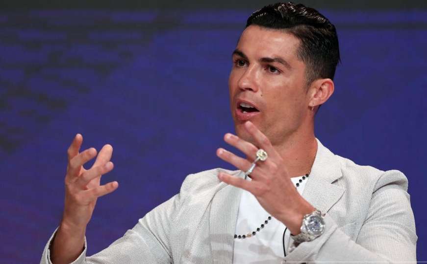 Cristiano Ronaldo se pohvalio skupocjenim satom od skoro pola miliona eura 
