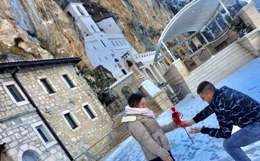Snimljen najljepši prizor: Mladić zaprosio djevojku na svetom mjestu