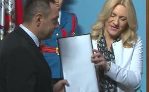 Cvijanović odlikovala Vulina i bugarskog doborovoljca tokom agresije na BiH 