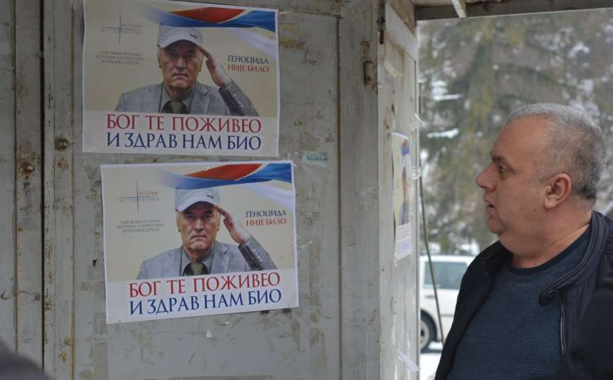 Pavlović opet provocira: Po Srebrenici lijepi Mladićeve plakate! 