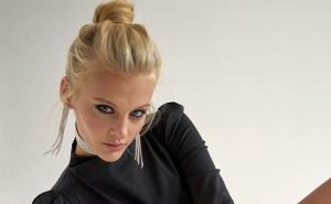 Manekenka nakon pada s prozora pronađena u grmlju s teškim povredama