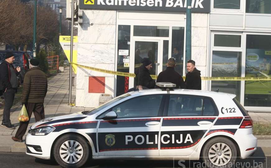 Uhapšen muškarac koji je pokušao opljačkati banku u Sarajevu: Jedna osoba u bijegu