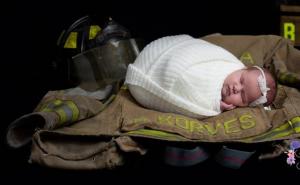 Novorođena beba poginulog vatrogasca odala ocu počast emotivnim fotografijama