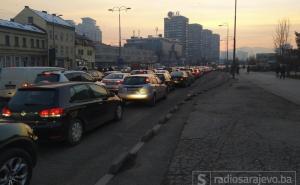 Tri udesa u par minuta: Stvorene velike gužve na glavnoj sarajevskoj saobraćajnici 