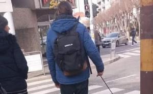 Fotografija posvađala ljude zbog onoga šta tip vodi na povocu