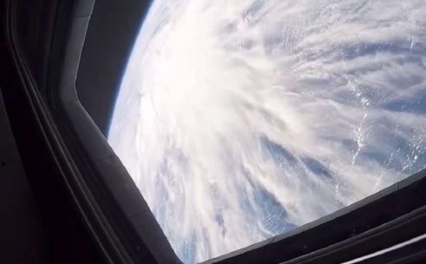 Pogled na Zemlju iz orbite: Snimka iz unutrašnjosti kabine Boeingove kapsule