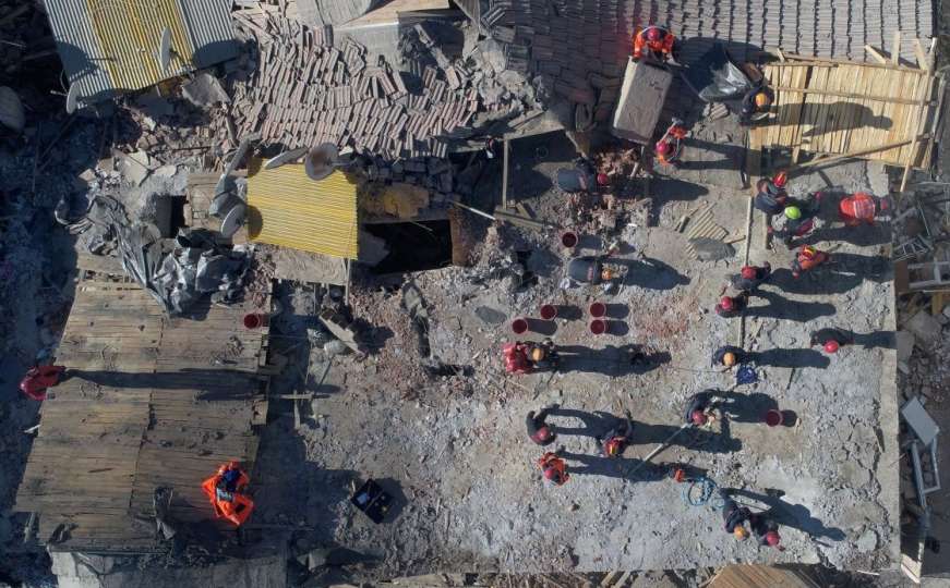 Broj poginulih u zemljotresu porastao na 29, spašene 43 osobe 