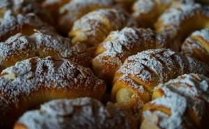 Slasne i lake za napraviti: Kiflice s korom od limuna i pudingom od vanilije