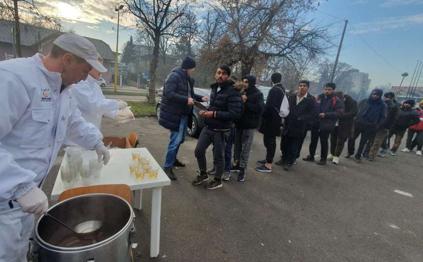 Rudari iz Banovića od svojih toplih obroka prikupili namirnice za pomoć migrantima