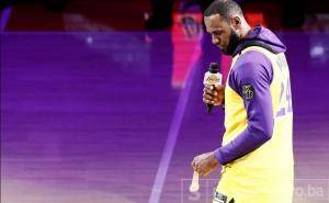 Emotivni govor: LeBron sa suzama u očima se oprostio od Kobea