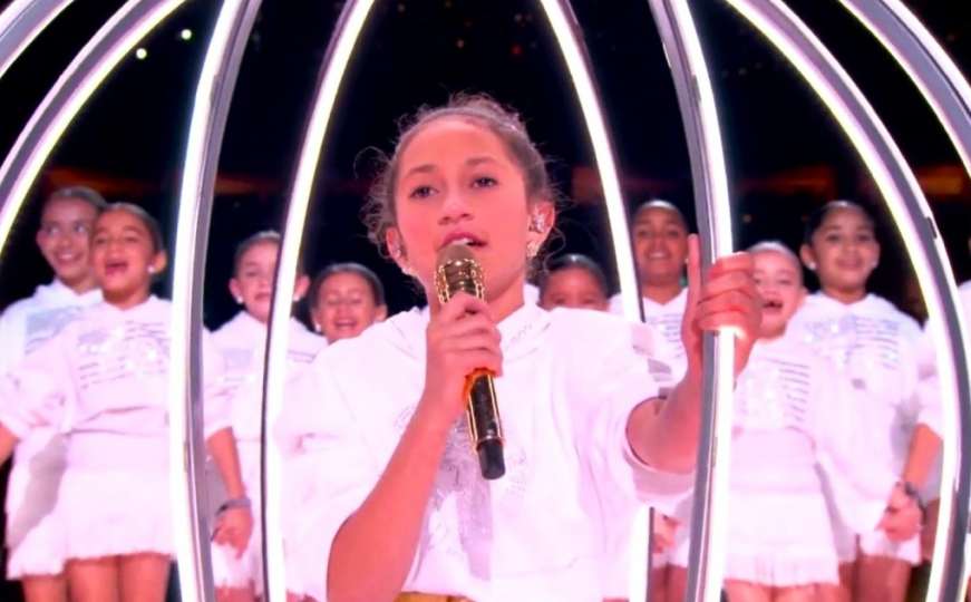 Vlada scenom: Kćerka Jennifer Lopez oduševila svojim glasom