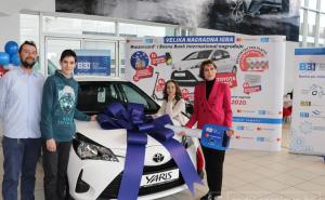 Nagradna igra BBI banke i Mastercarda: Ključevi Toyote uručeni Hermini Oručević