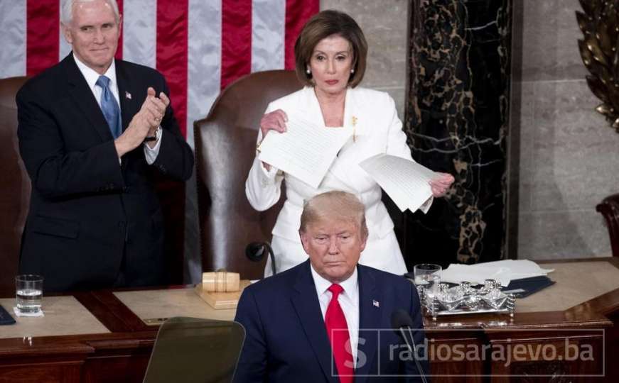 Predsjednica Predstavničkog doma Kongresa poderala kopiju Trumpovog govora