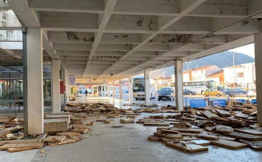 Oluja uništila krov autobuske stanice u Mostaru, stradali i poslovni prostori