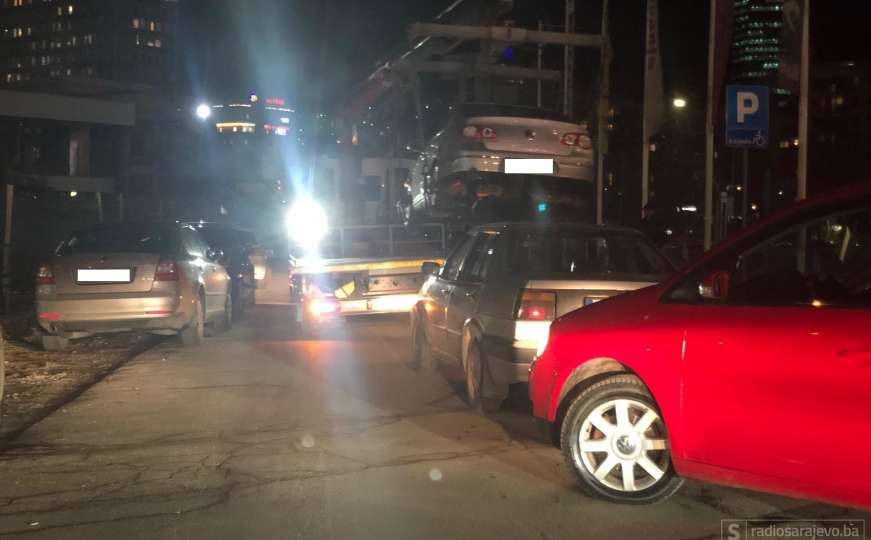 Sarajevska policija u akciji: Pauk podiže nepropisno parkirana vozila!