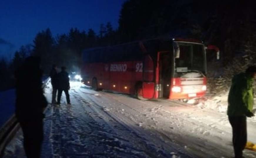 Vozači oprez: Snijeg usporio saobraćaj na Romaniji