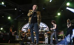 "Zaspao bih sada ja na tvojim rukama..." i Parni valjak