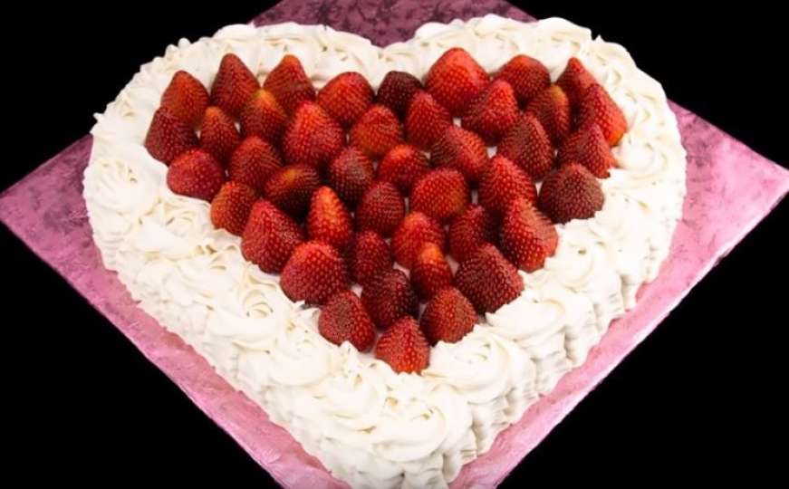 Iznenadite voljenu osobu i napravite kolač u obliku srca