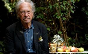 U Srbiji dali orden Handkeu jer je branio "srpsku istinu"