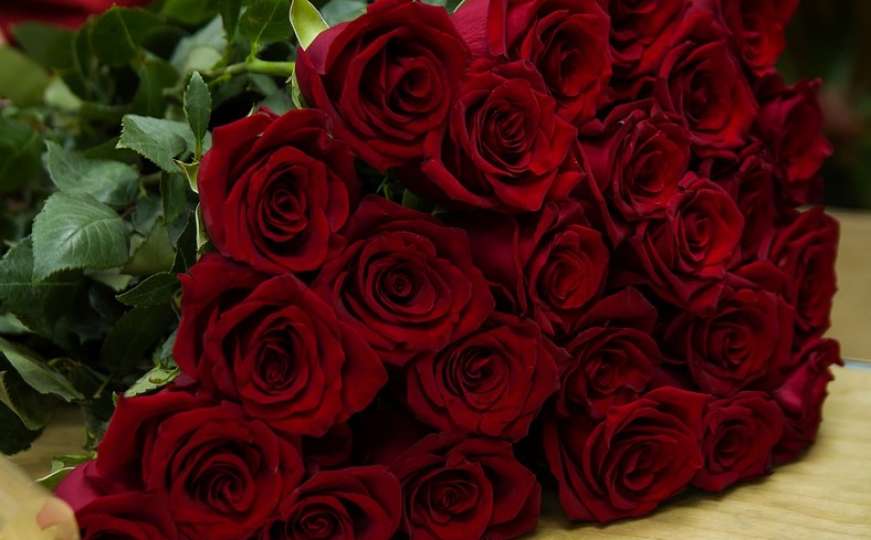 Osam godina dobija cvijeće za Valentinovo od mrtvog supruga