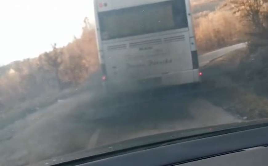 Crni dim kulja iz autobusa: Snimak dokazuje kako se u BiH čuva okoliš 