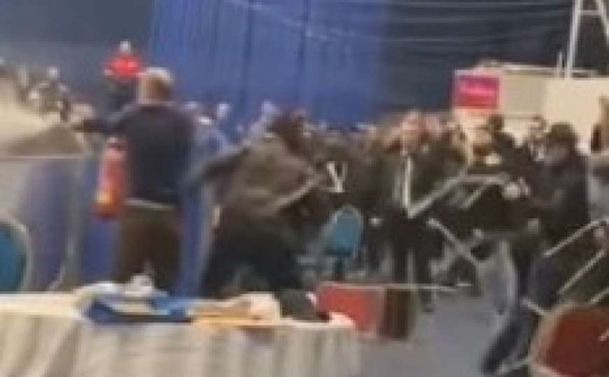 Masovna tučnjava na prvenstvu: Letjele stolice, hodao sa sjekirom