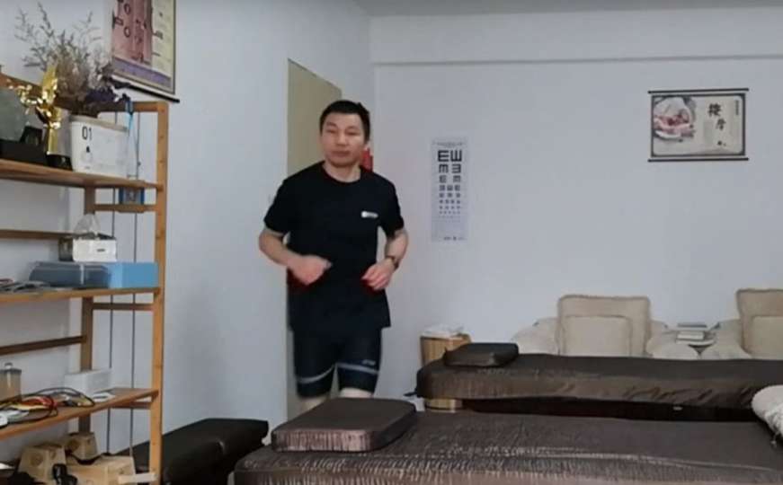 Vjerovali ili ne: Kinez otrčao maraton u dnevnom boravku