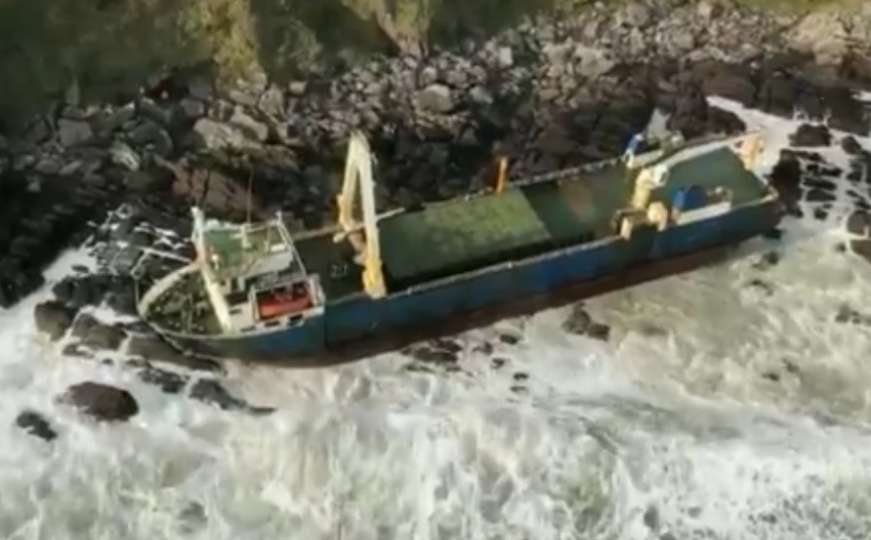 "Brod duhova" plutao okeanom duže od godinu, zaustavio se u Irskoj