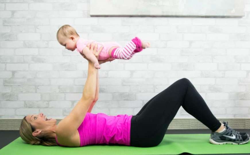Novopečene mame, vježbajte sa bebom: Skinut ćete kilograme i ostvariti bliskost