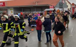 Haos u Njemačkoj: Autom uletio u karnevalsku povorku, svjedoci kažu da je ciljao djecu