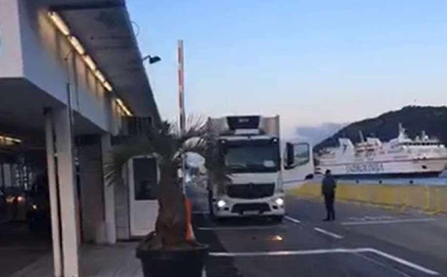 U Split stigao trajekt iz Ancone, policija pregledala sve putnike