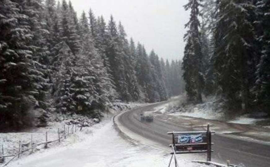 Vozači, oprez: Ugažen snijeg, obustave saobraćaja širom naše zemlje