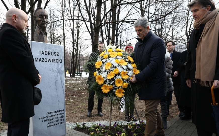 Sarajevo: Otkrivene biste Paddyju Ashdownu, Aloisu Mocku i Tadeuszu Mazowieckom